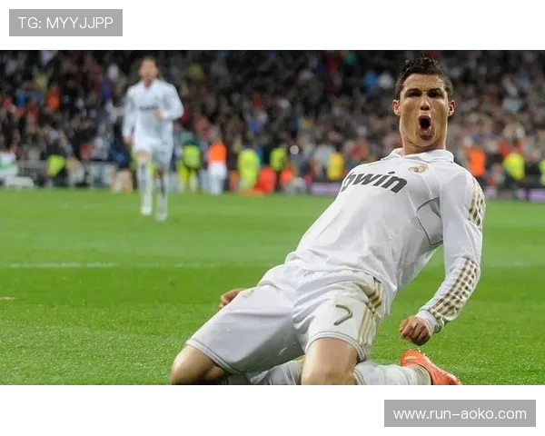 C罗进球后的经典庆祝动作揭秘 如何诠释球场上的激情与自信