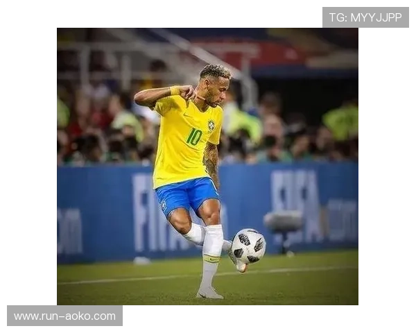 追逐足球明星的狂热之路:从球场到生活,热爱背后的疯狂与执着 追逐足球明星的狂热之路:从球场到生活,热爱背后的疯狂与执着